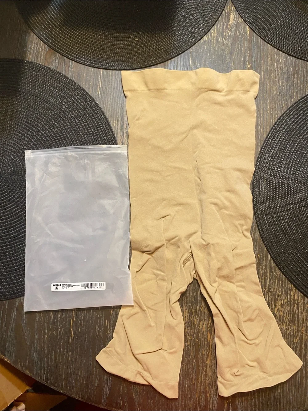 Skims seamless sculpt high waisted above knee shorts mica size medium